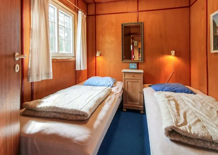 Redward - 1km From The Sea By Interhome